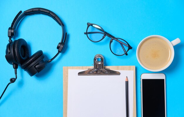 Jakie słuchawki bezprzewodowe wybrać do pracy i rozrywki?